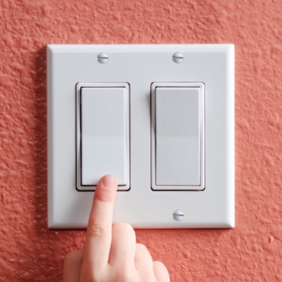 Pack of 4 Leviton 2-Gang GFCI Outlet Cover Plates - Picture 5 of 14